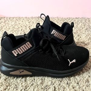 •Size 8 Black Pumas With Rosegold Details•